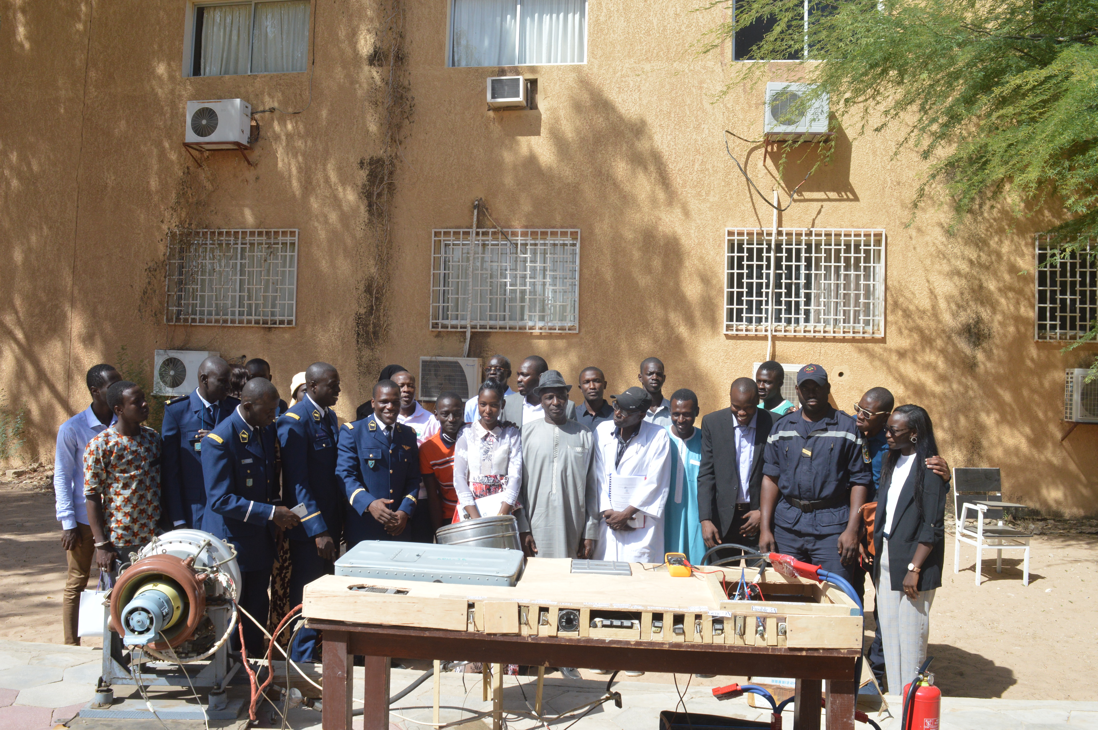 Une étudiante de l'UGB réalise un banc de test moteur pour des hélicoptères de combat de l’Armée de l’Air Une étudiante de l'UGB réalise un banc de test moteur pour des hélicoptères de combat de l’Armée de l’Air