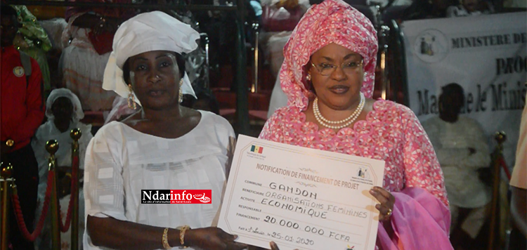 AUTONOMISATION DE LA FEMME : Ndèye Saly Diop DIENG remet 100 millions FCFA et des équipements de productions aux GPF de Saint-Louis (vidéo)