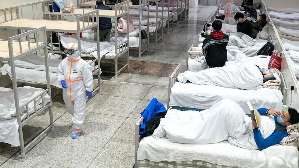 Dans les hôpitaux de Wuhan, de plus en plus de lits sont occupés par les médecins et infirmiers contaminés par leurs patients. China Daily via REUTERS Dans les hôpitaux de Wuhan, de plus en plus de lits sont occupés par les médecins et infirmiers contaminés par leurs patients. China Daily via REUTERS