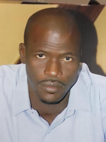 « Si Mansour FAYE a choisi de publier l’avis d’offre, c’est pour favoriser la concurrence et la compétitivité entre les fournisseurs », explique Samba NDIAYE, responsable de la passation des marchés à l’UGB. « Si Mansour FAYE a choisi de publier l’avis d’offre, c’est pour favoriser la concurrence et la compétitivité entre les fournisseurs », explique Samba NDIAYE, responsable de la passation des marchés à l’UGB.