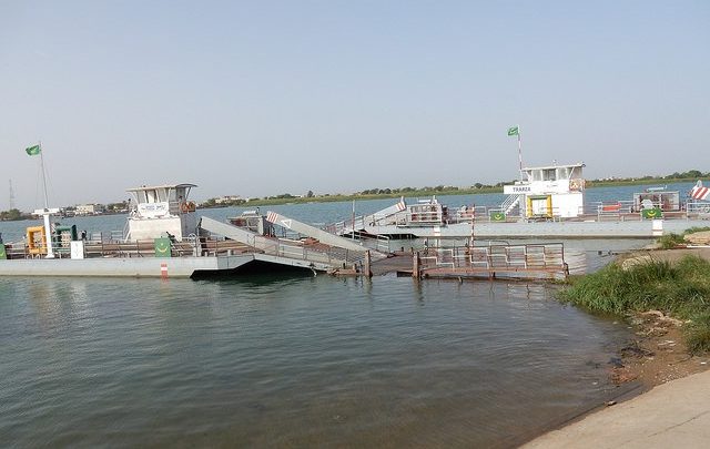 Rosso-Sénégal : Des mauritaniens bloqués à la frontière protestent contre la détention de six d’entre eux Rosso-Sénégal : Des mauritaniens bloqués à la frontière protestent contre la détention de six d’entre eux