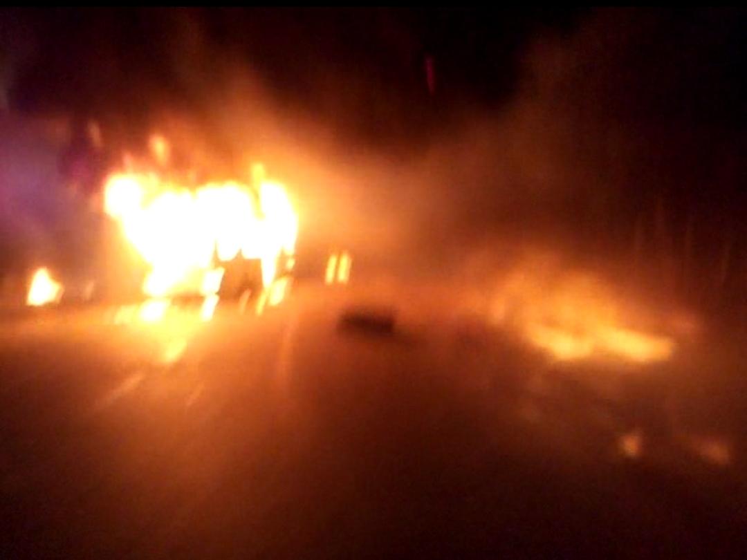 Front à l’UGB : 4 étudiants blessés, un bus incendié (photos)