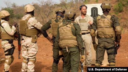 Burkina Faso: un Américain tué par les forces de sécurité devant un camp militaire