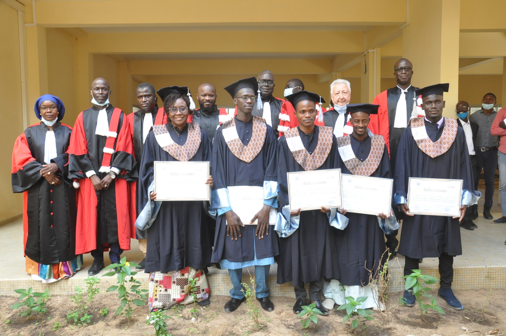 UGB : Cinq doctorants promus au grade de docteur en Sciences de Gestion (photos)