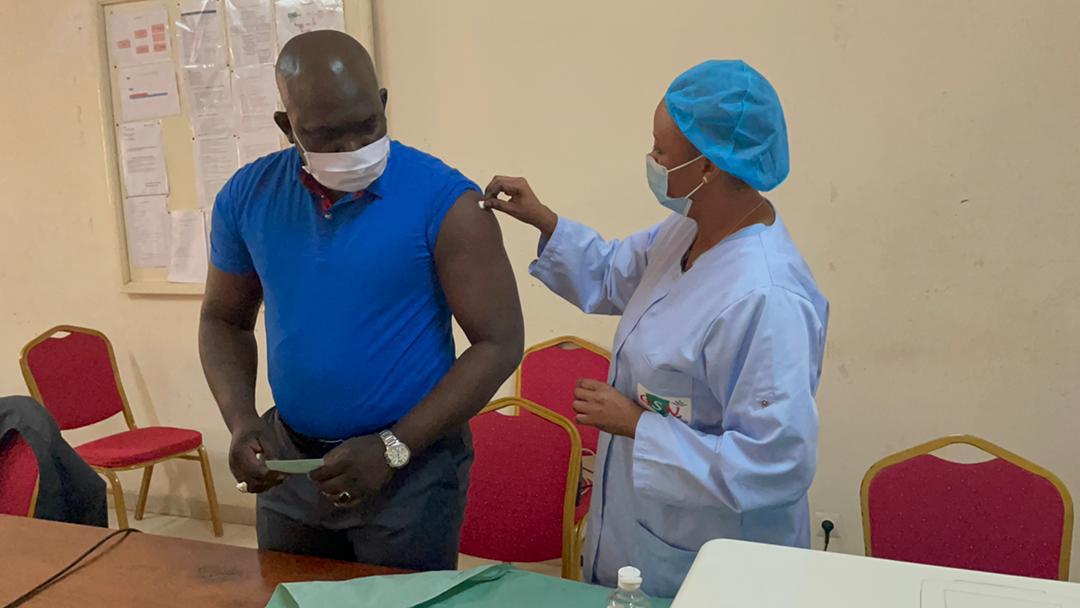 Covid-19 : Après avoir pris sa première dose, Faly SECK invite le WALO à se vacciner massivement