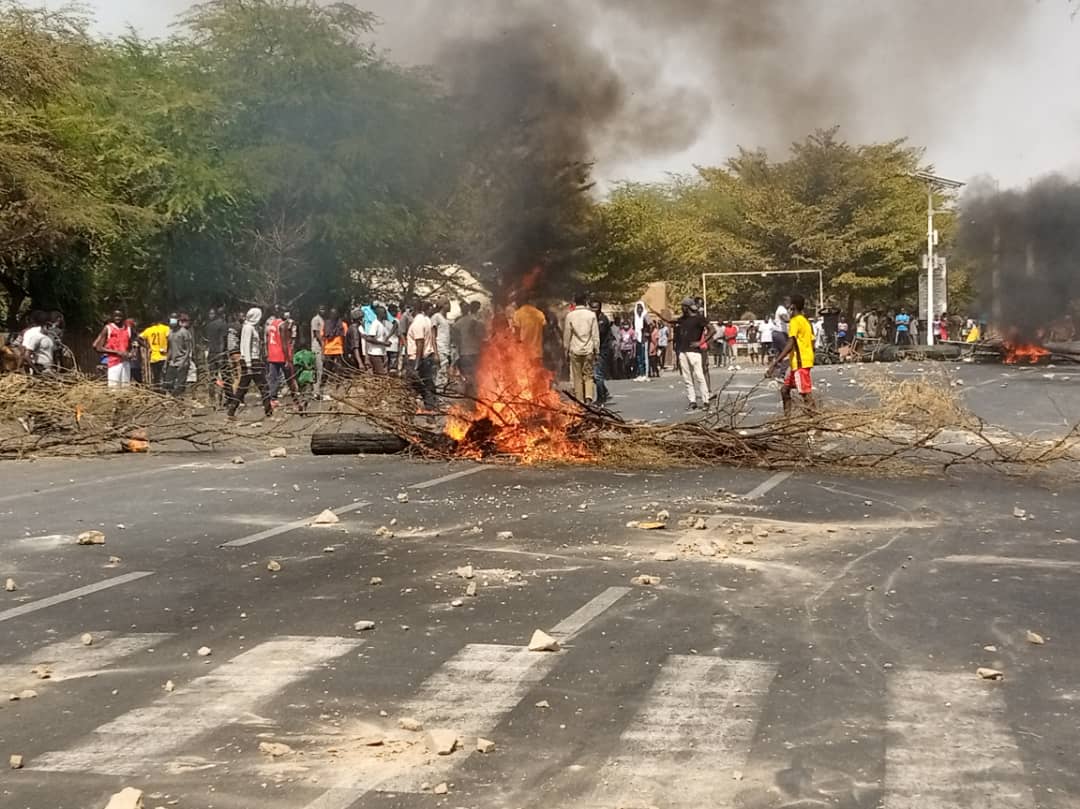 Arrestation d’Ousmane SONKO : ça chauffe à l’UGB de Saint-Louis (photos)