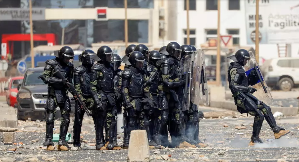 Affaire Sonko au Sénégal: "Le pouvoir doit trouver une solution pour apaiser le climat" Affaire Sonko au Sénégal: "Le pouvoir doit trouver une solution pour apaiser le climat"