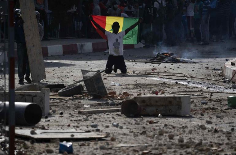 Manifs à Dakar : des ministres avaient pris la fuite Manifs à Dakar : des ministres avaient pris la fuite