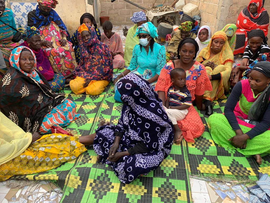 Œuvres solidaires : Mme Dieynaba NDIAYE au chevet des familles démunies (photos)