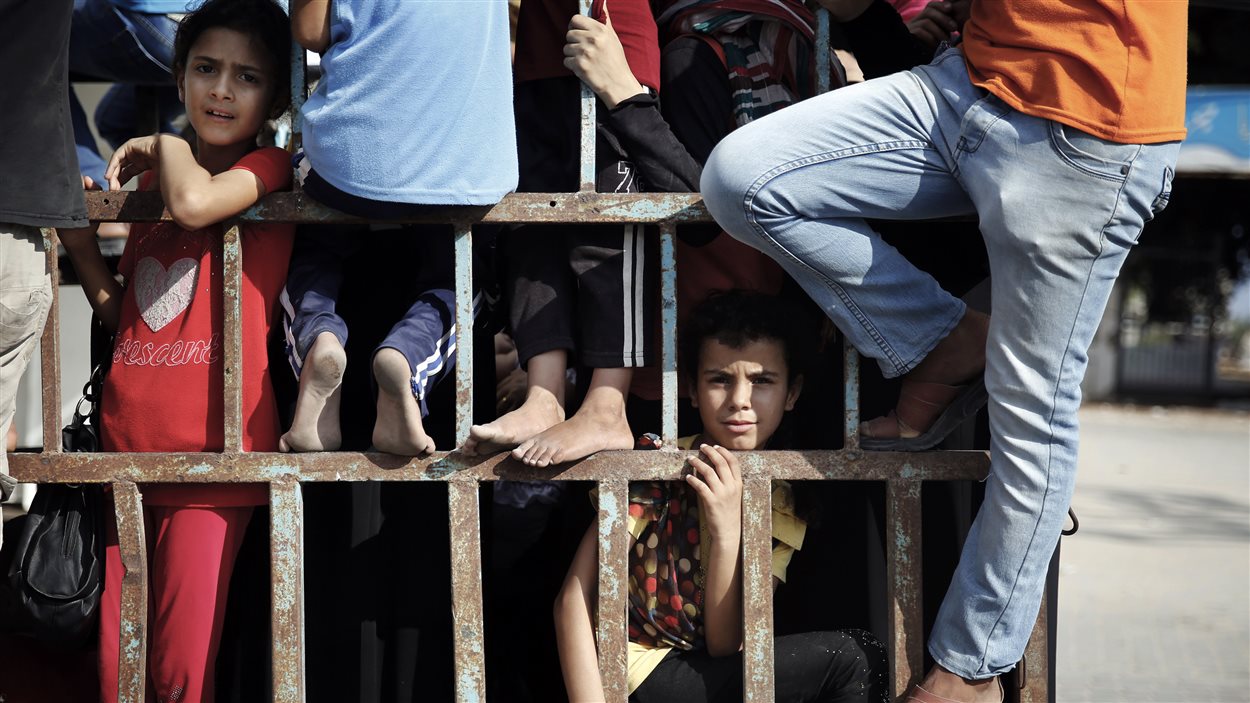 Plus de 52.000 Palestiniens déplacés à Gaza. Près de 450 bâtiments détruits par les raids israeliens Plus de 52.000 Palestiniens déplacés à Gaza. Près de 450 bâtiments détruits par les raids israeliens