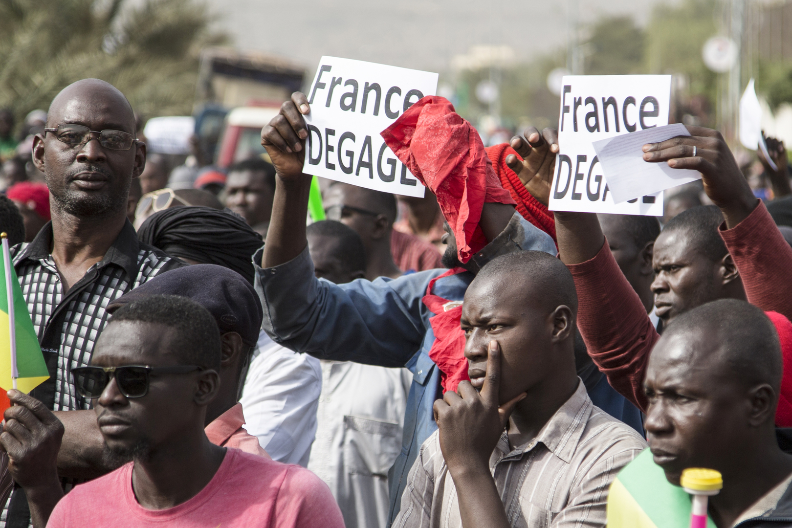 Mali : manifestation en faveur des militaires et contre les pressions étrangères