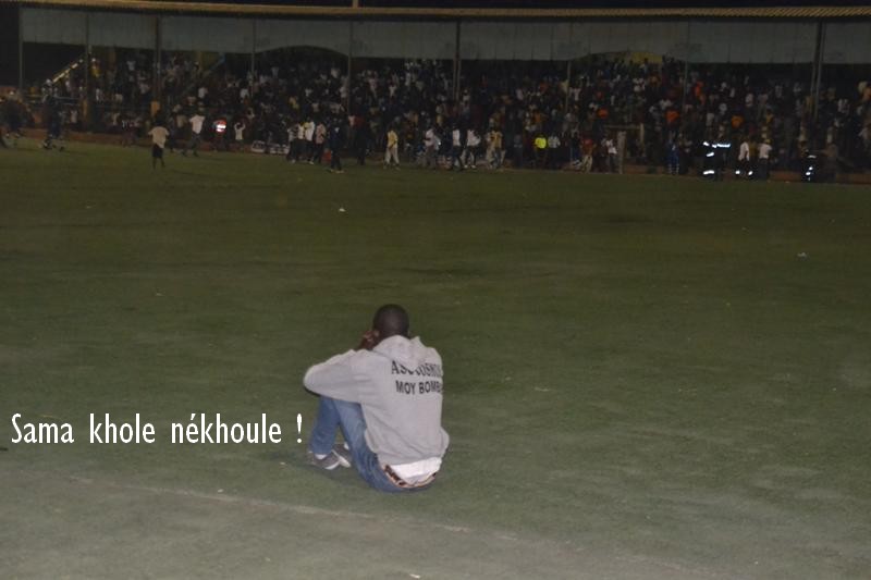 (Photos) Ces folles insolites au stade Babacar SEYE. (Photos) Ces folles insolites au stade Babacar SEYE.