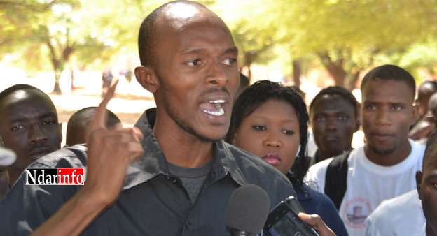 UGB : Après la signature du protocole, des étudiants s’en prennent à leurs délégués. UGB : Après la signature du protocole, des étudiants s’en prennent à leurs délégués.