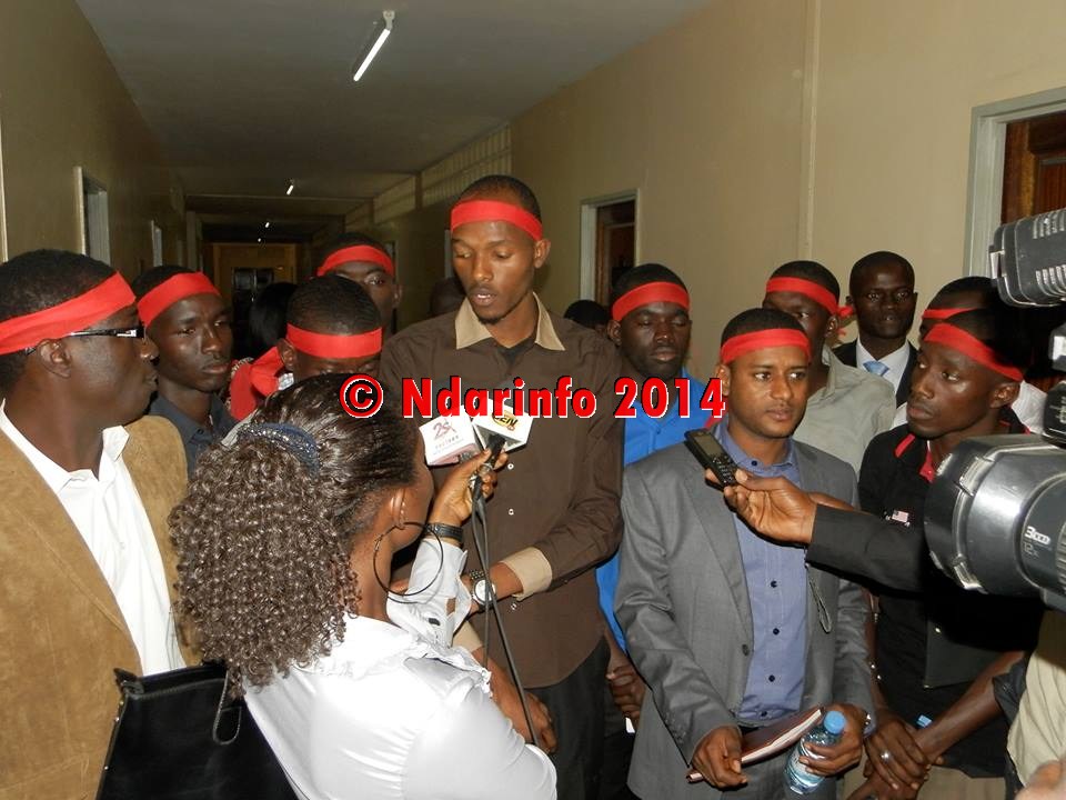 Les photos exclusives de la Signature du Protocole entre Mary Teuw Niane et les délégués de l'UGB. Les photos exclusives de la Signature du Protocole entre Mary Teuw Niane et les délégués de l'UGB.