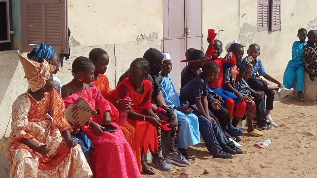 Mardi gras à Saint-Louis : Élèves et enseignants se sont déguisés en tenues traditionnelles, modernes et en supers héros Mardi gras à Saint-Louis : Élèves et enseignants se sont déguisés en tenues traditionnelles, modernes et en supers héros