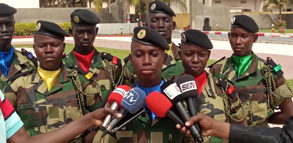 Contingent 2022/1 : Le drapeau national présenté aux 1763 soldats dont 83 filles