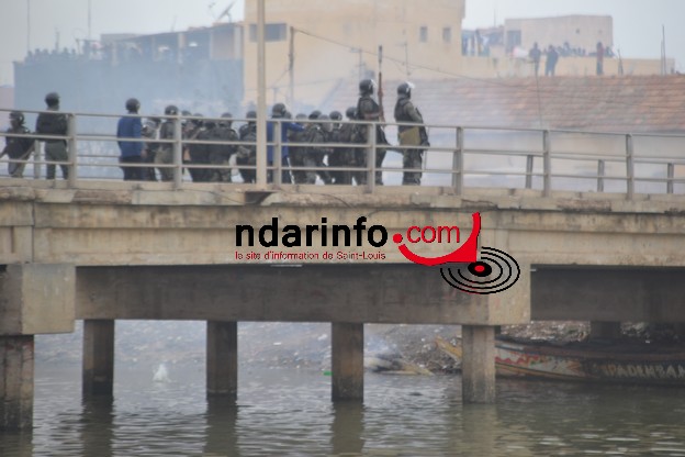 Direct Guet Ndar : les policiers repoussés par les manifestants (Vidéo)
