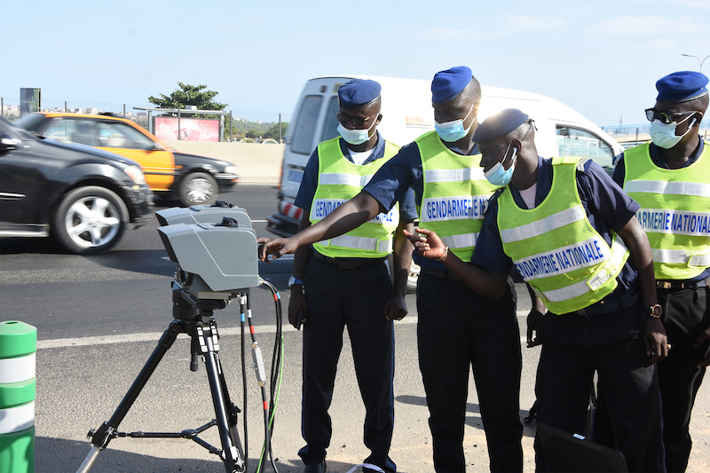 Un Chauffeur renverse des gendarmes