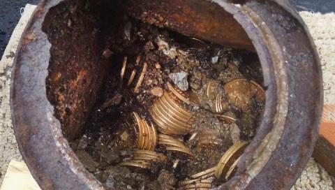 Mauritanie : Un homme découvre de l’or dans un canari enfoui devant la mairie Mauritanie : Un homme découvre de l’or dans un canari enfoui devant la mairie