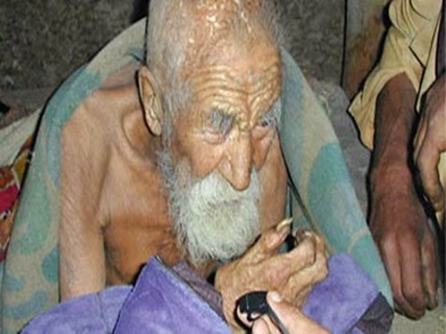 «La mort m'a oublié», dit l'homme de 179 ans (Inde)