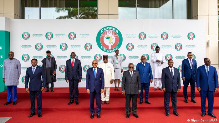 La Cedeao lève les sanctions contre le Mali "avec des réserves"