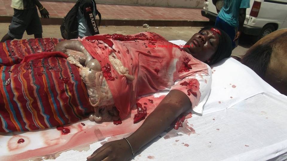 Saint-Louis - Biennale OFF : une scène jugée "occulte" sème la panique dans le quartier Sud. (Vidéo) Saint-Louis - Biennale OFF : une scène jugée "occulte" sème la panique dans le quartier Sud. (Vidéo)