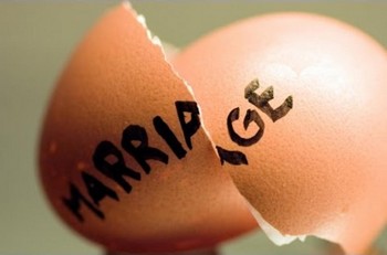Dossier sur les causes et clauses du divorce: Échecs aux mariages.