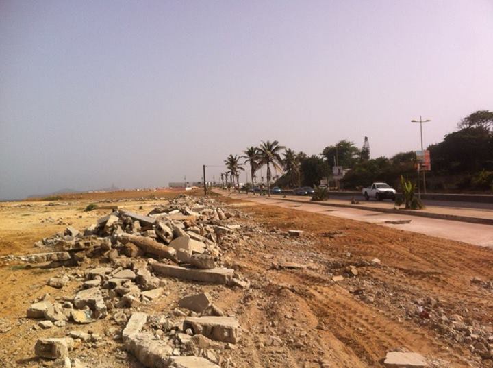 Corniche: le "mur de la honte" tombé, la Turquie invitée à venir balayer ses gravats (photo)