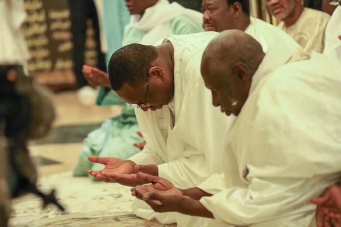 Touba : Après sa visite chez le khalife, Macky Sall s'est recueilli au mausolée de Cheikh Ahmadou Bamba