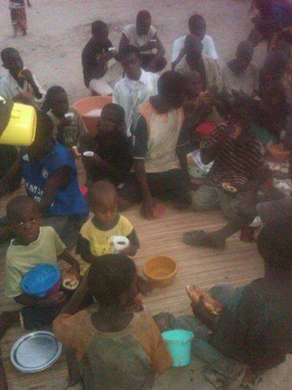 SAINT-LOUIS : Le mouvement Wallou Ndar initie des dons de « Ndogou » dans les quartiers.