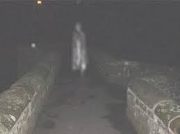 INSOLITE : Un fantôme photographié crée la psychose au quartier Sud de Saint-Louis.