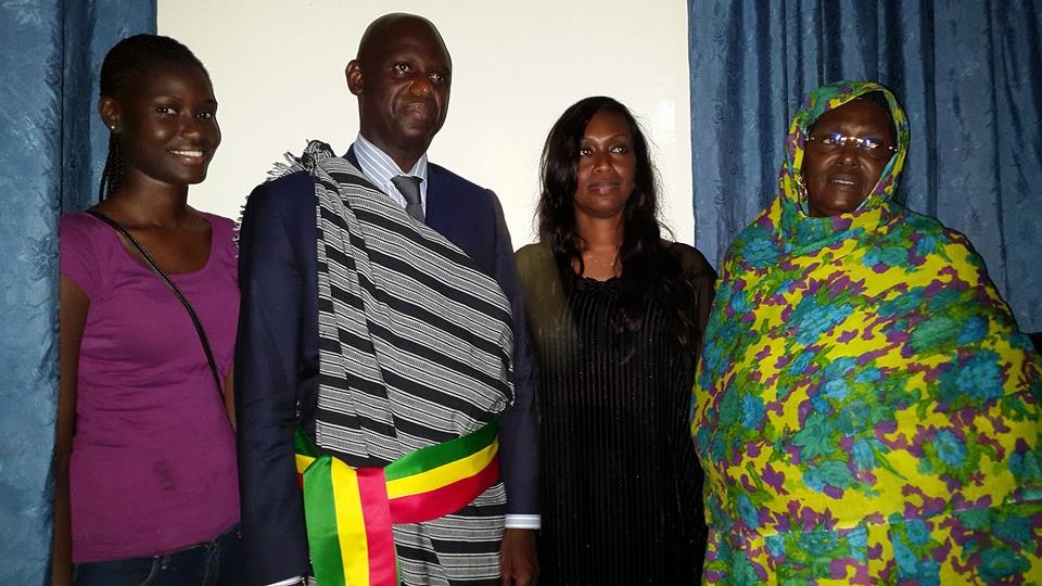 PHOTOS - Mansour FAYE en famille, et en tenue traditionelle "sérère", après son investiture. PHOTOS - Mansour FAYE en famille, et en tenue traditionelle "sérère", après son investiture.