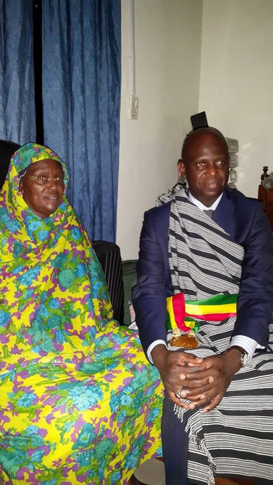 PHOTOS - Mansour FAYE en famille, et en tenue traditionelle "sérère", après son investiture. PHOTOS - Mansour FAYE en famille, et en tenue traditionelle "sérère", après son investiture.