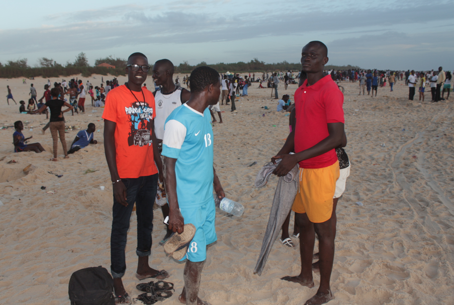 PHOTOS - Célébration du 15 aout : la grande ruée vers la plage de l'hydrobase. Regardez