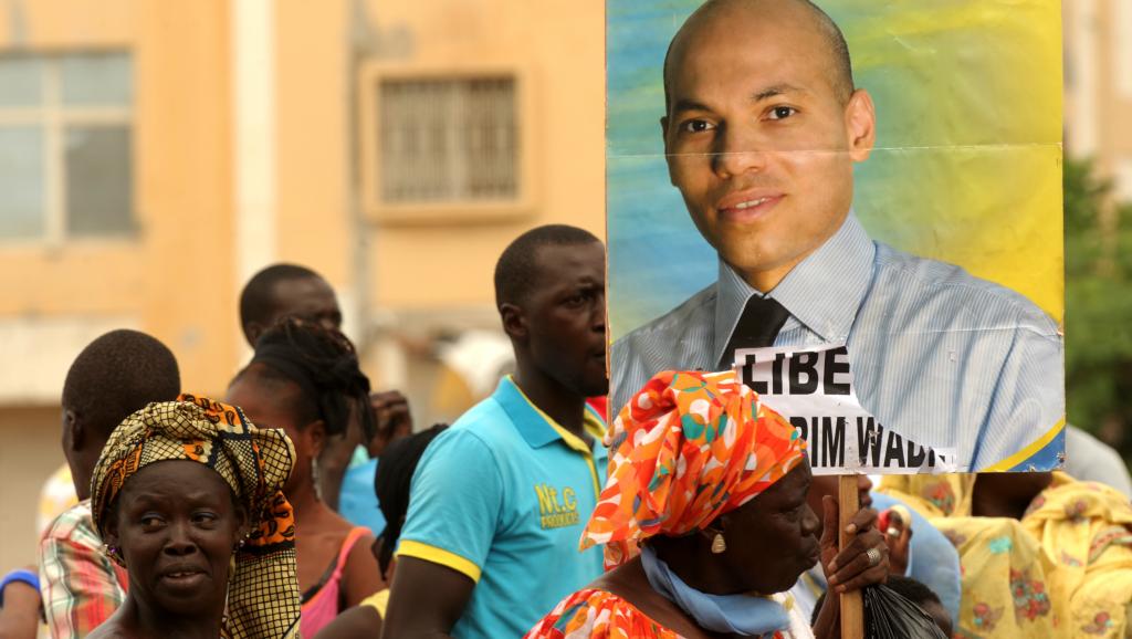 Manifestation en soutien à Karim Wade, à Dakar, le 8 octobre 2013.AFP PHOTO SEYLLOU