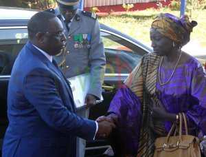 Macky Sall et son ex-Pm Mimi Touré se retrouvent (enfin) au Palais Macky Sall et son ex-Pm Mimi Touré se retrouvent (enfin) au Palais