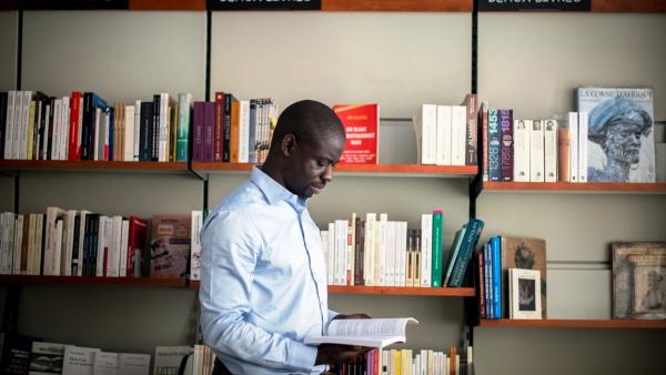 Felwine Sarr, auteur, éditeur et libraire au Sénégal