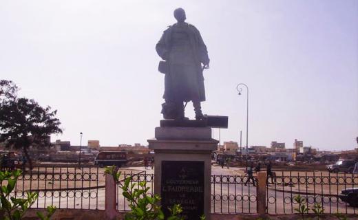La statut de l'ancien gouverneur de l'Afrique occidentale française, Louis Faidherbe, à Saint-Louis. Photo Fatou Kiné Sène