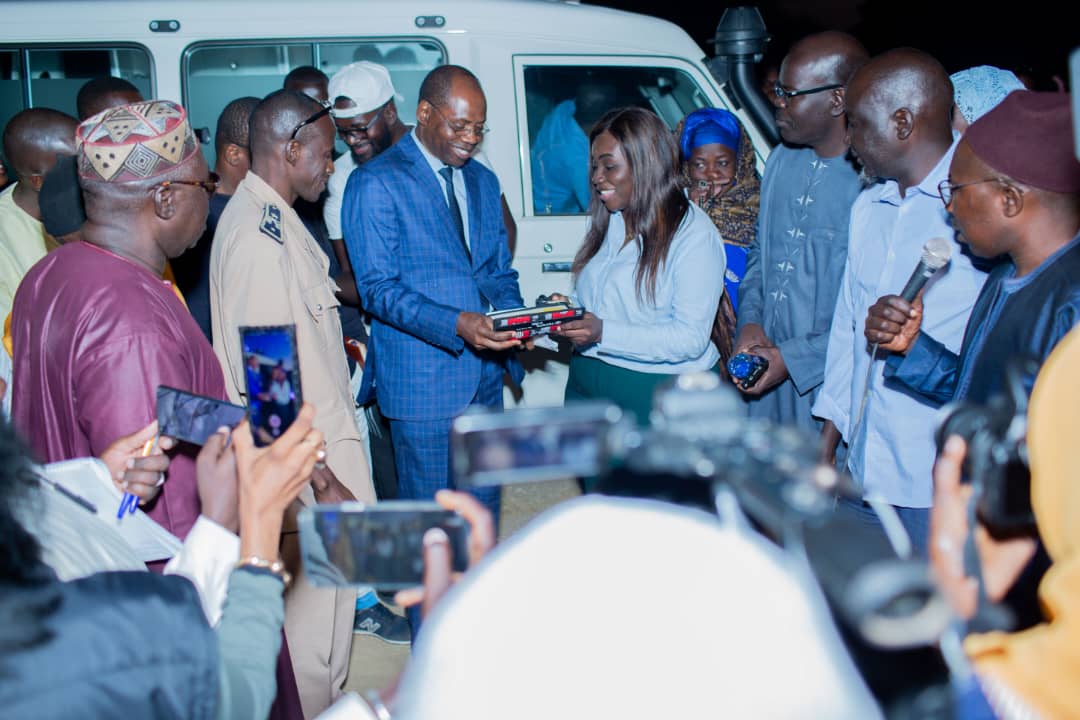 Ndiébène GANDIOL : BP remet une ambulance médicalisée au poste de santé (vidéo)