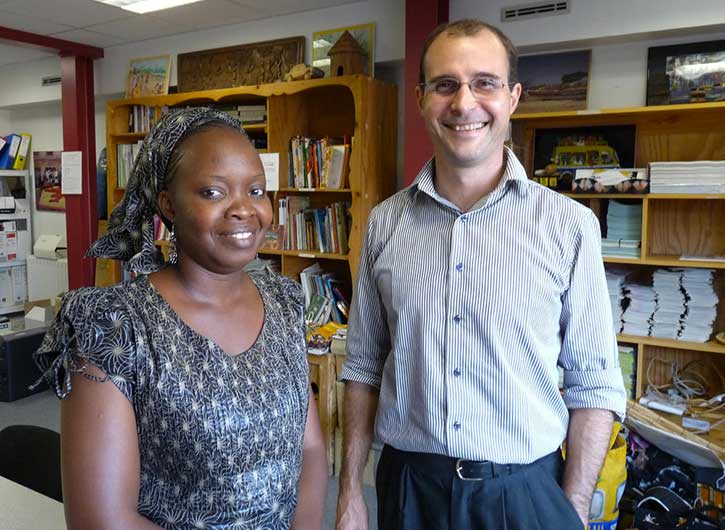 Maïmouna Ndiaye, membre du Collectif des Enseignants de Saint-Louis et Nicolas Dupuy, coordinateur de l’association Partenariat au Sénégal à Lille, en juin 2013