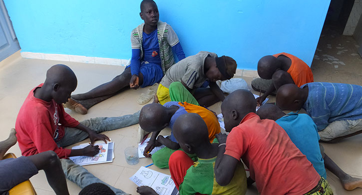 Assistance aux populations démunies: des kits scolaires et bourses de formation aux familles en difficulté