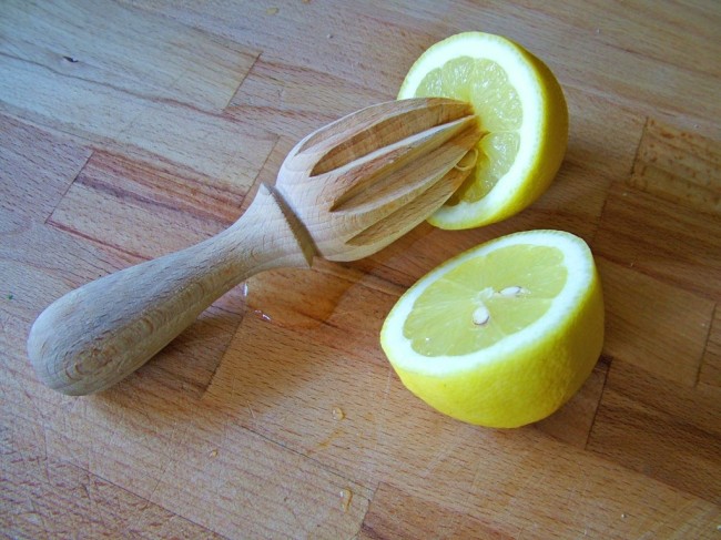 Pourquoi boire de l’eau chaude et du citron le matin ? + ses bienfaits
