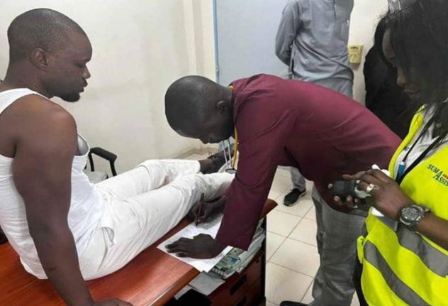 Urgent - Ousmane SONKO évacué à l’hôpital Urgent - Ousmane SONKO évacué à l’hôpital