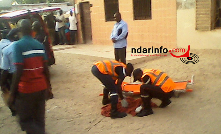 Saint-Louis - DRAME AUX EAUX-CLAIRES : Un véhicule percute un enfant de 5 ans. Le gamin meurt sur le coup. Saint-Louis - DRAME AUX EAUX-CLAIRES : Un véhicule percute un enfant de 5 ans. Le gamin meurt sur le coup.