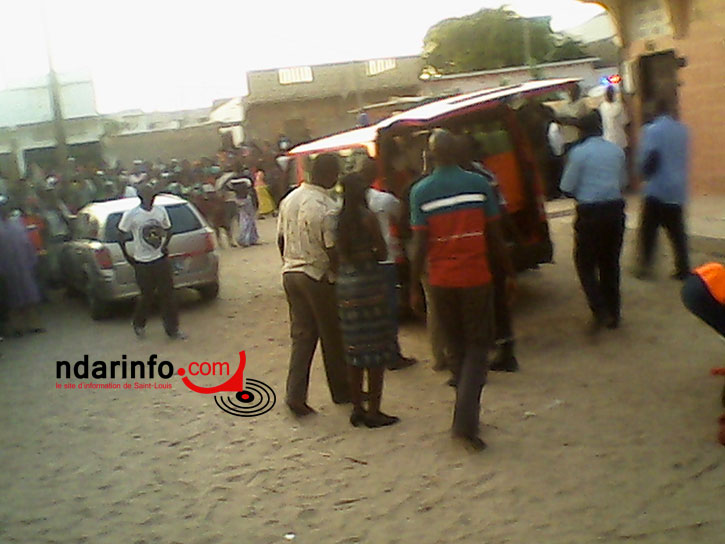 Saint-Louis - DRAME AUX EAUX-CLAIRES : Un véhicule percute un enfant de 5 ans. Le gamin meurt sur le coup. Saint-Louis - DRAME AUX EAUX-CLAIRES : Un véhicule percute un enfant de 5 ans. Le gamin meurt sur le coup.