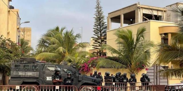 Le blocus chez Ousmane Sonko allégé et non levé