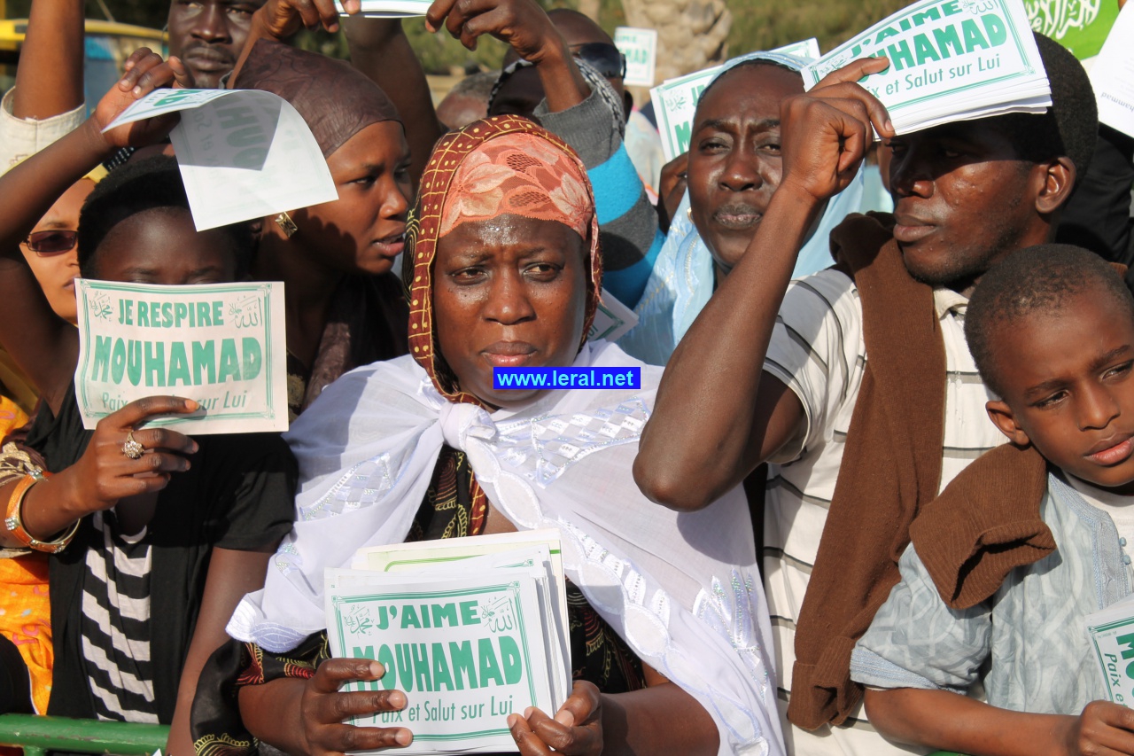 Photos-Des milliers de musulmans rassemblés à Dakar pour dénoncer les caricatures de Carlie Hebdo