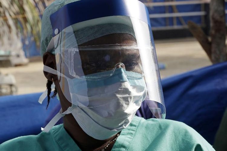 Ebola : l'OMS reconnaît avoir réagi tardivement