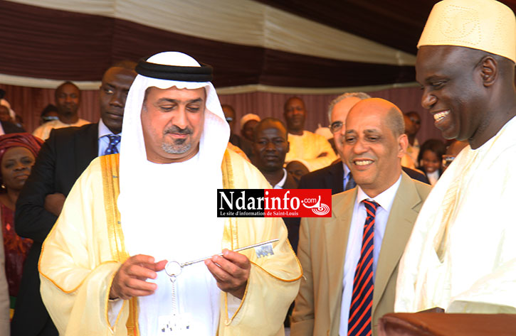 La clef de la ville remise à l'Emir par le Maire La clef de la ville remise à l'Emir par le Maire