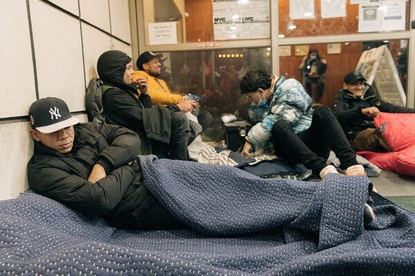 États-Unis : la ville de New York débordée par les migrants, le maire appelle l’administration Biden à l’aide